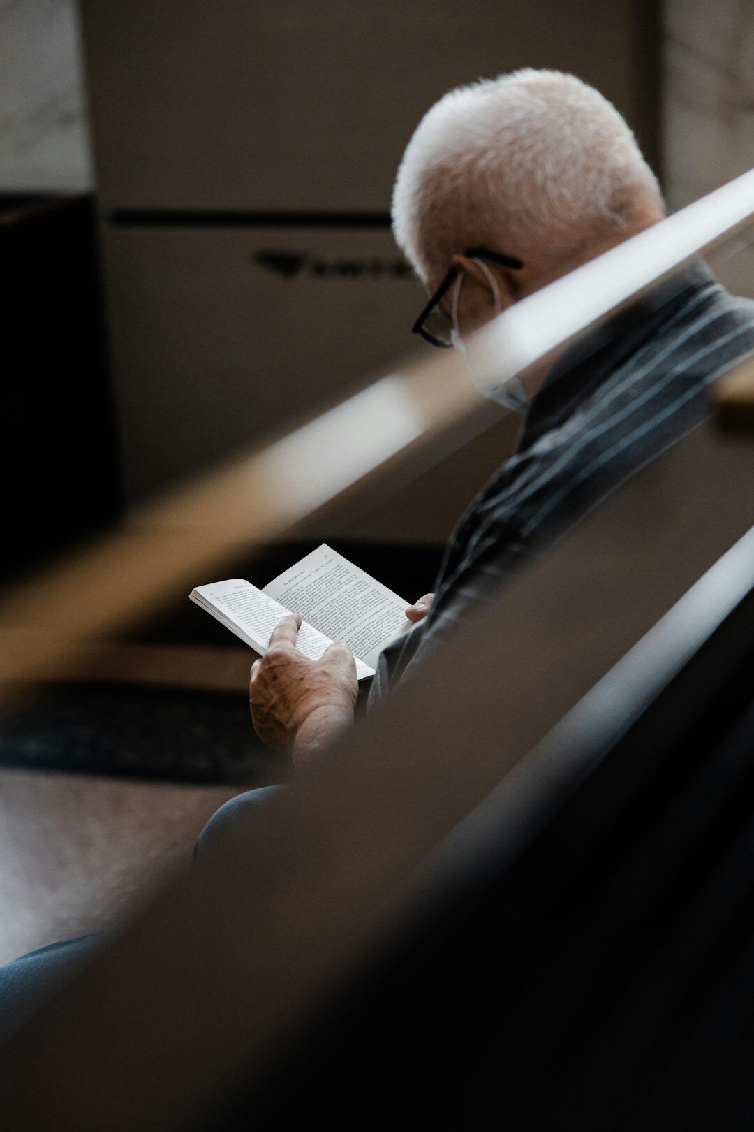 seniors reading books